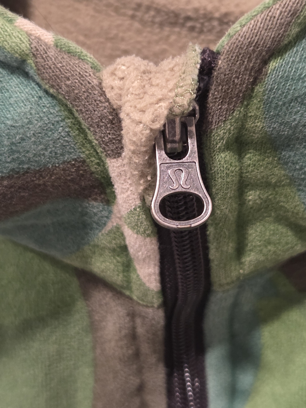 Rare lululemon Scuba Hoodie Green Camo Size 8 - Picture 2 of 9